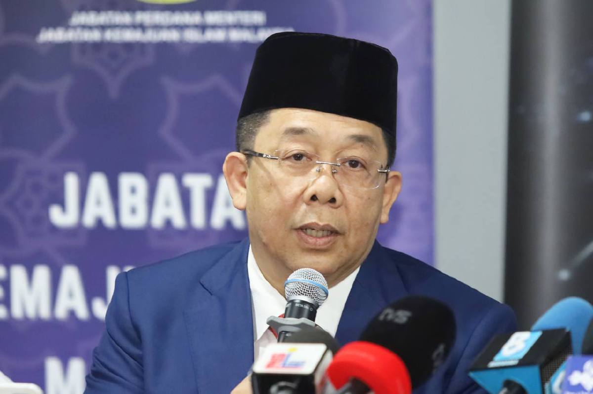 Gantung ayat al-Quran di premis bukan jaminan halal