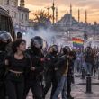 Turkiye Tahan Puluhan Aktivis dan Wartawan LGBTQ+ dalam Operasi Besar-besaran