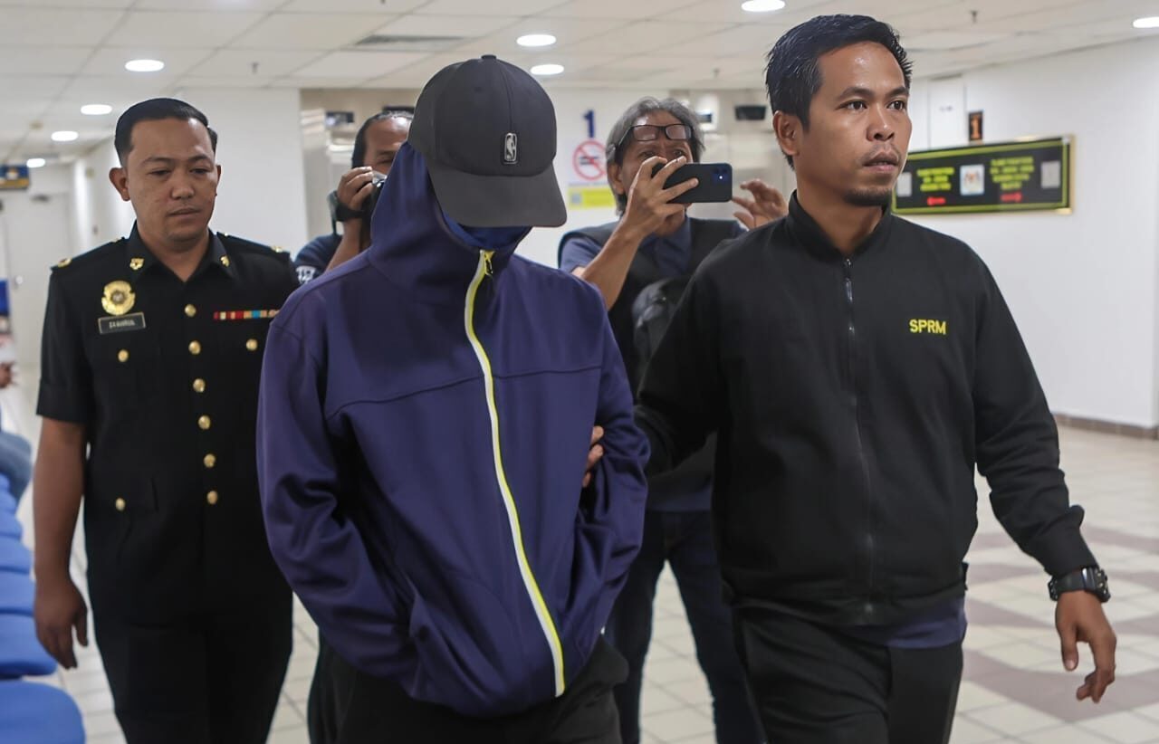 Sarjan Mejar Didakwa Bocor Operasi Polis, Disuap RM2,400